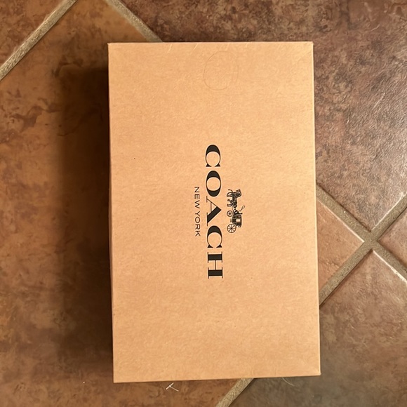 NWOT Leather Coach black clutch wristlet! Never used. Gold hardware. - Picture 6 of 8